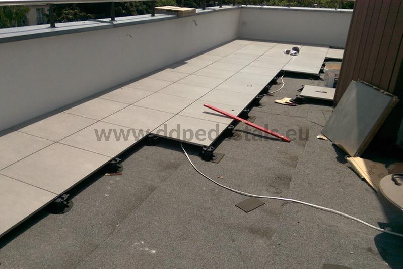 raised terrace ventilated on adjustable pedestals as a repair of a glued terrace with falling off tiles