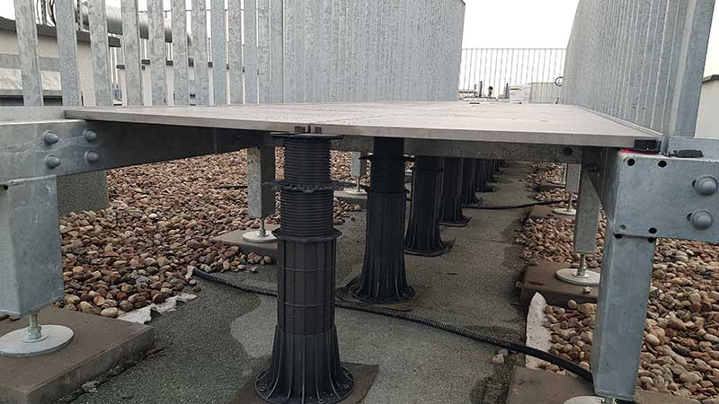 ventilated terrace on high adjustable leveling pedestals