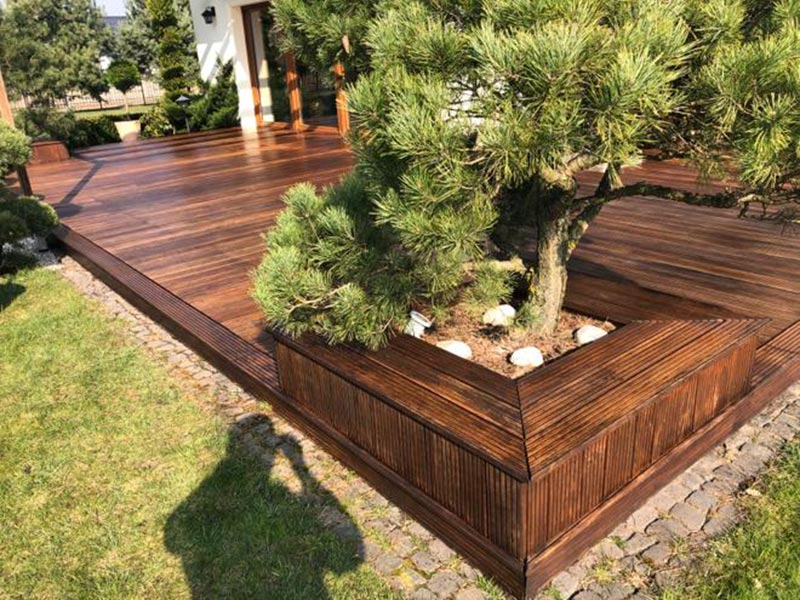 ventilated terrace in the garden as a place of relaxation